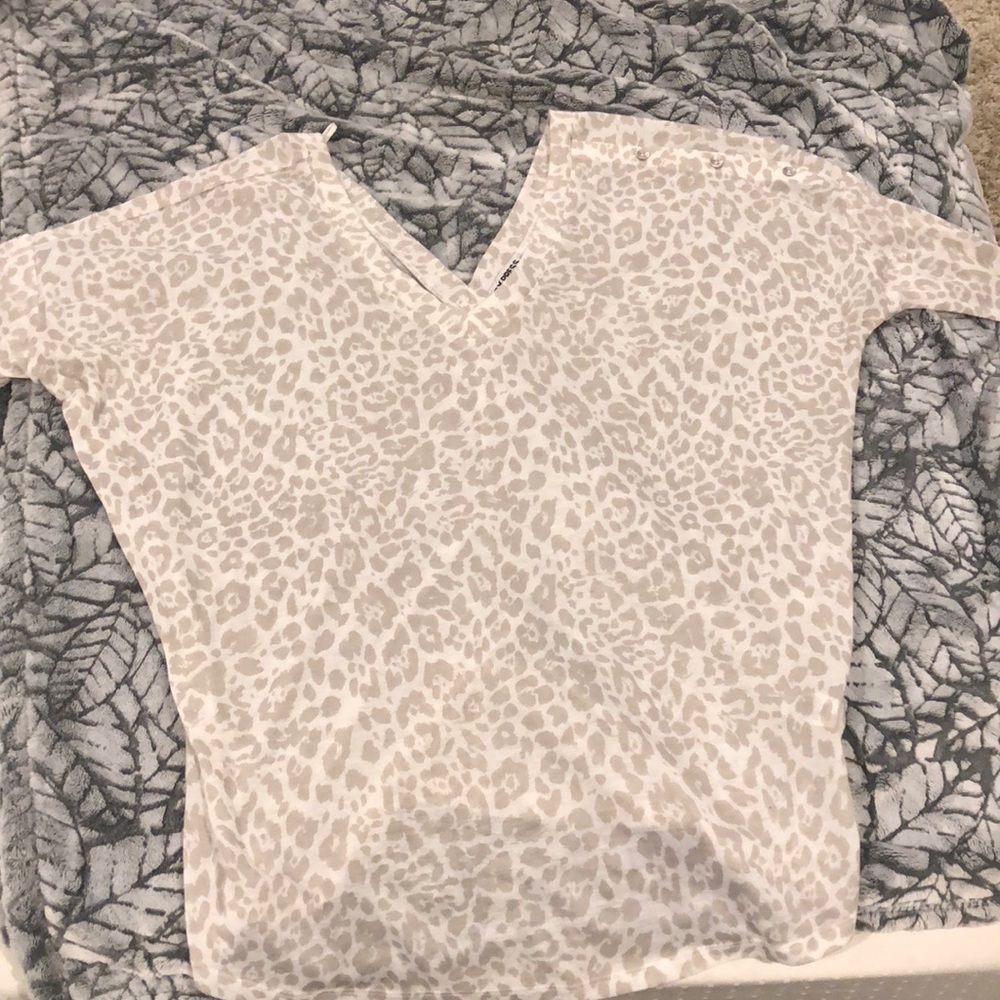 Express woman’s top
